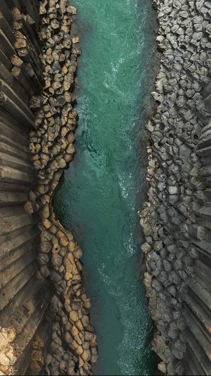 Stuðlagil: el cañón de basalto hexagonal más espectacular de Islandia