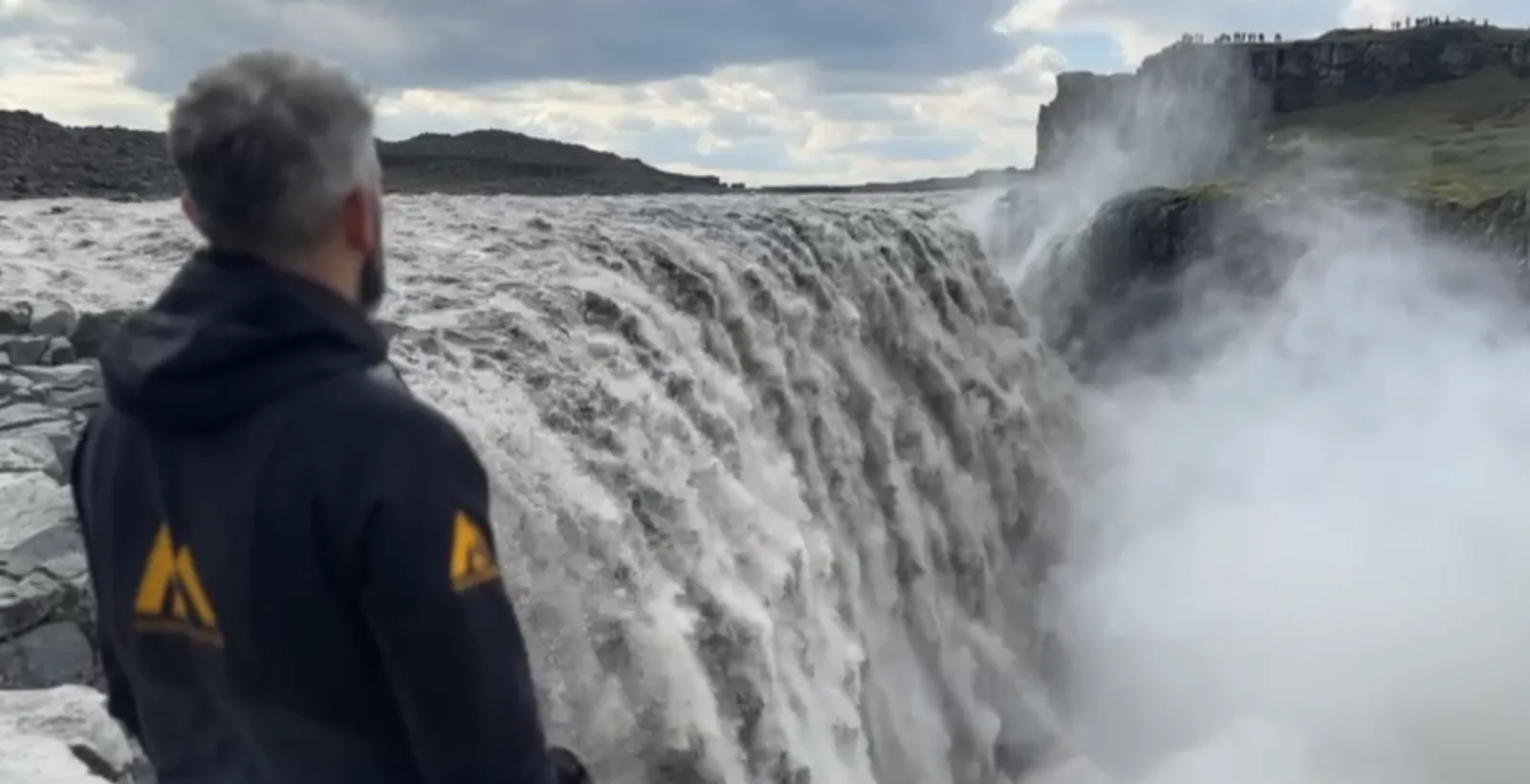 Cascada Dettifoss en agosto, norte de Islandia