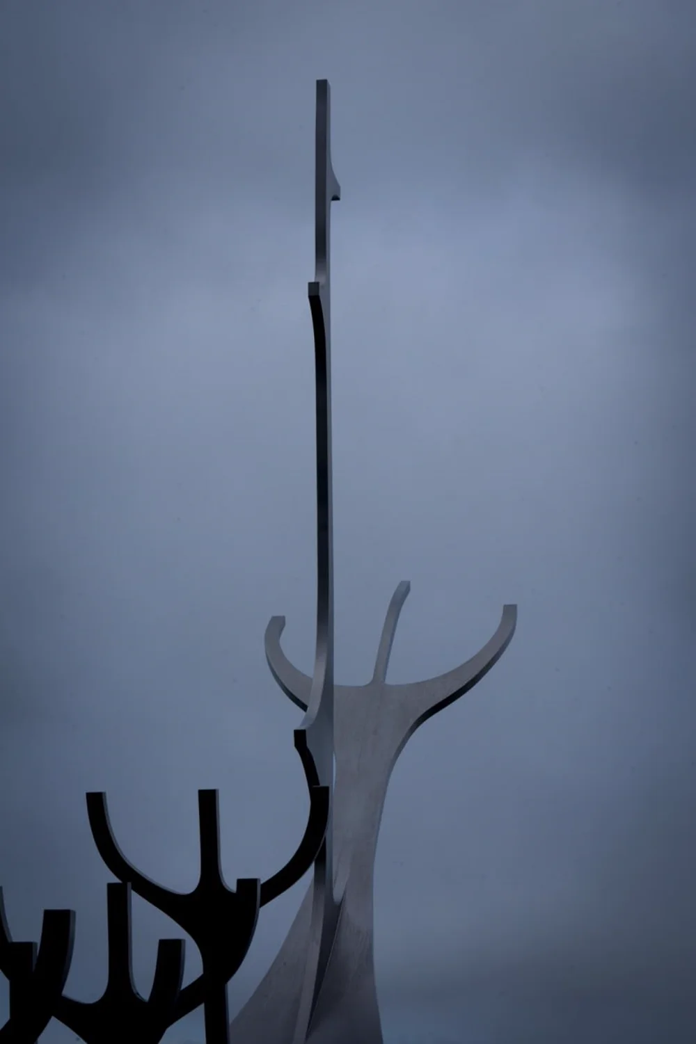 La escultura Sólfar, el Viajero del Sol, en el paseo marítimo de Reikiavik