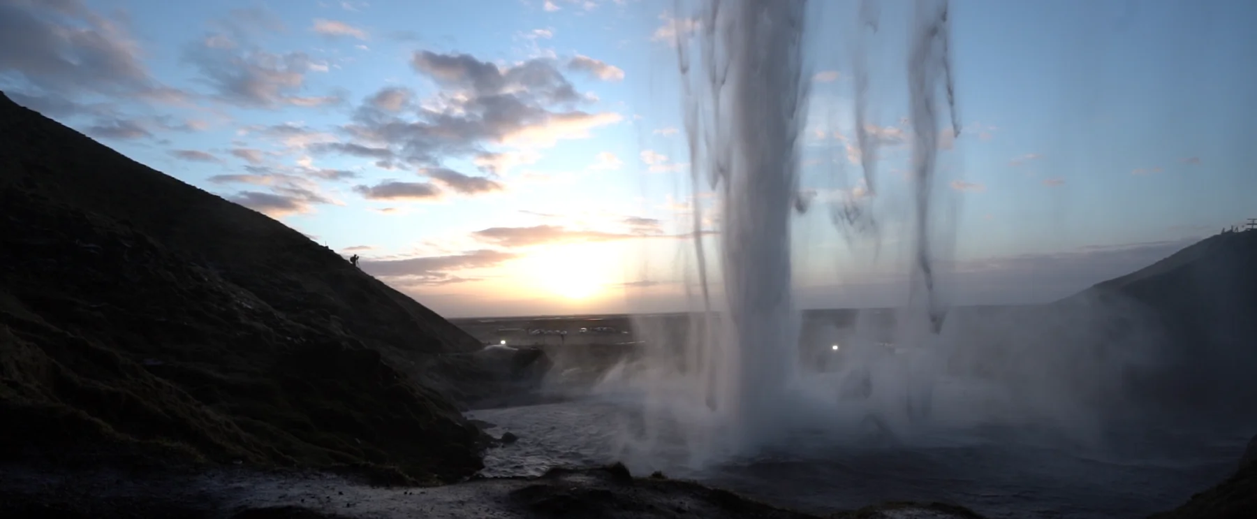 Vista panorámica de la cascada Seljalandsfoss en el sur de Islandia