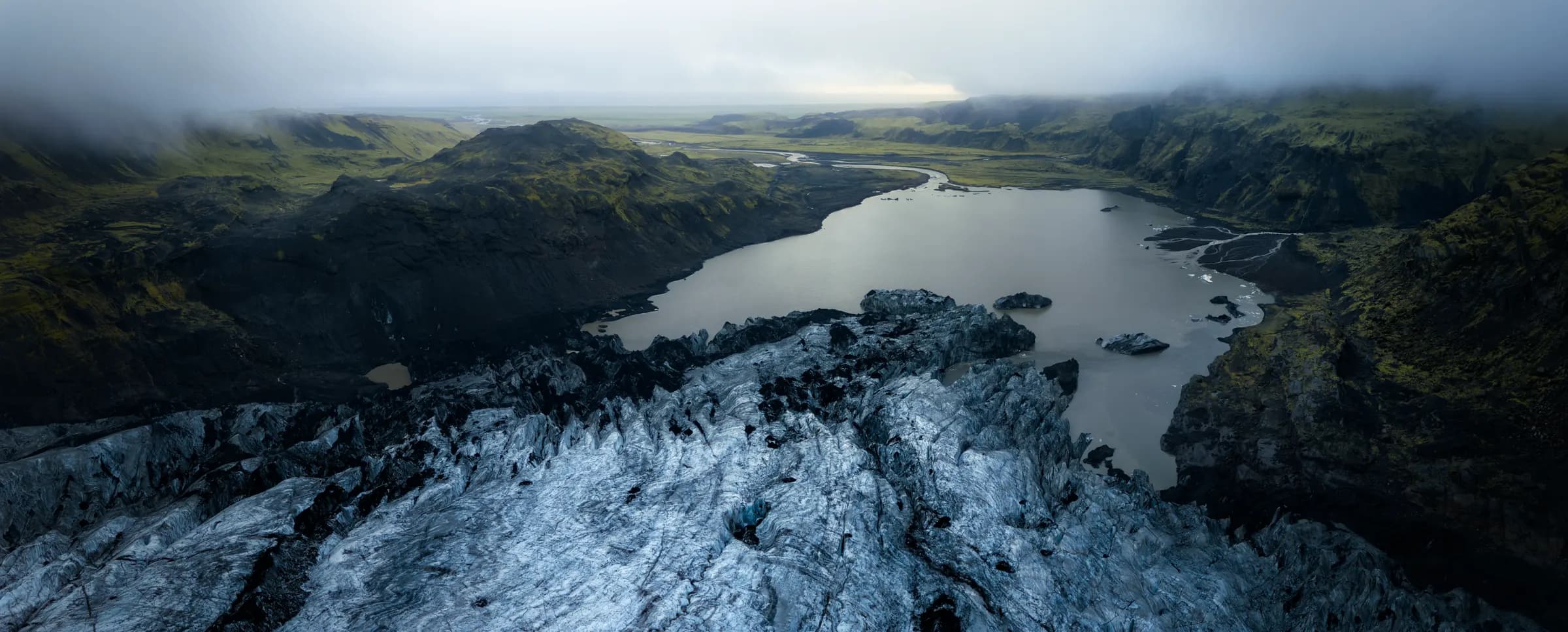 Vista panorámica del glaciar Sólheimajökull, lengua del Mýrdalsjökull, sur de Islandia