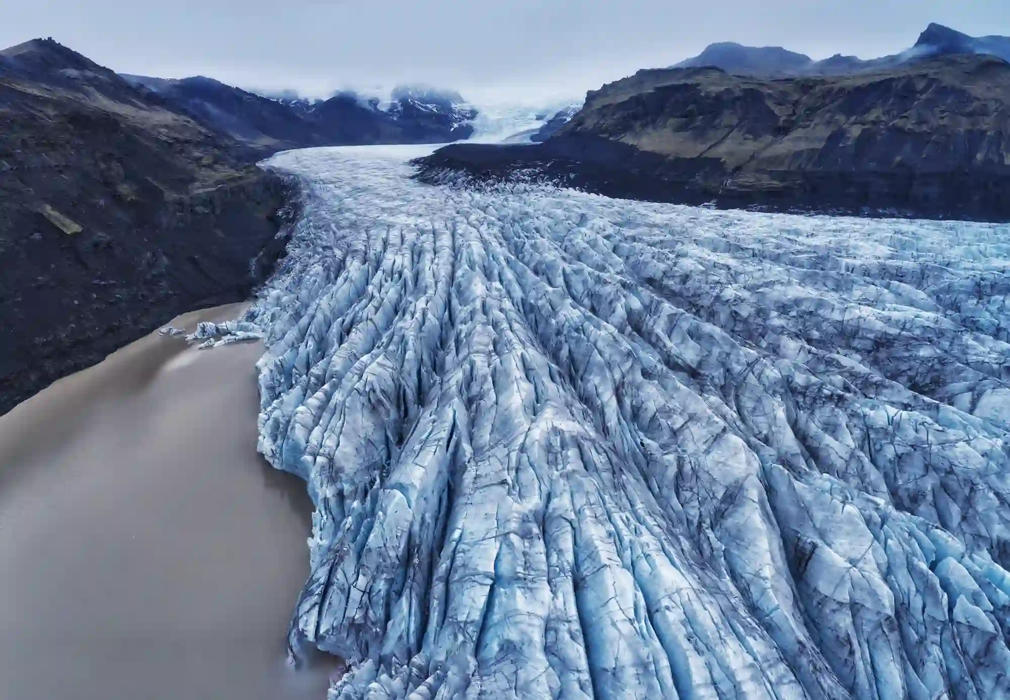 Vista panorámica cercana del glaciar Svínafellsjökull, Vatnajökull, sur de Islandia