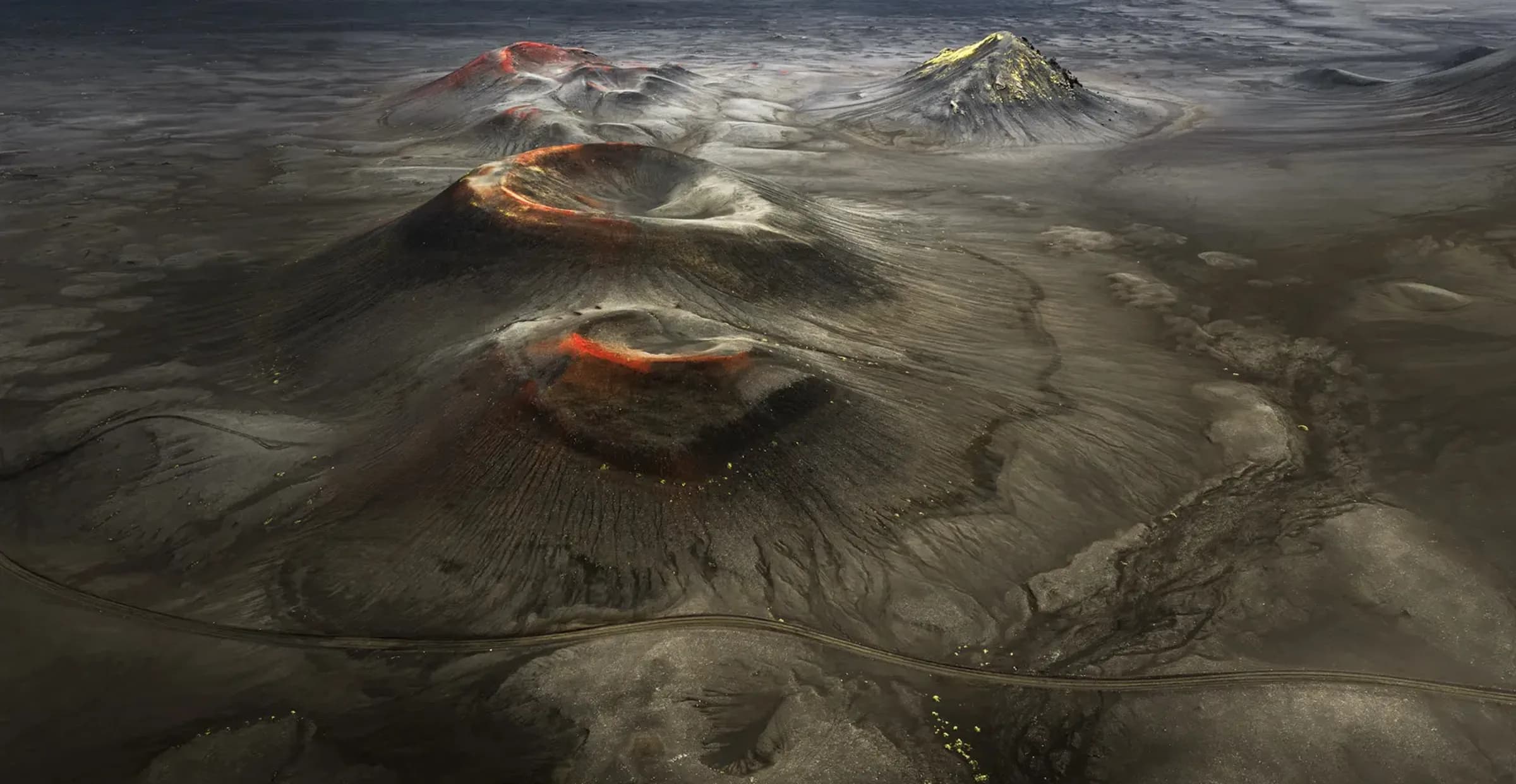 Montañas volcánicas de colores en Landmannalaugar, Tierras Altas de Islandia