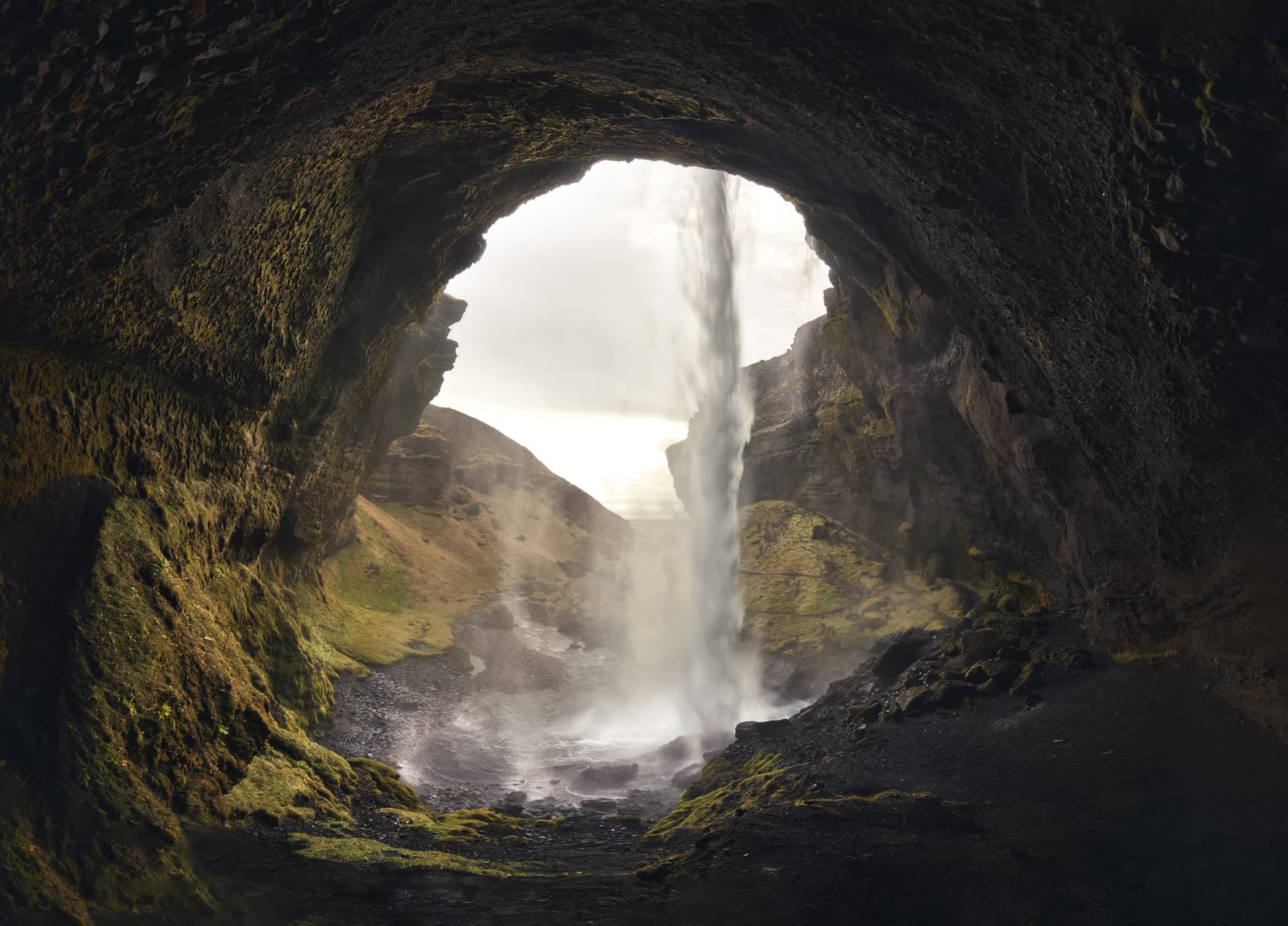 Kvernufoss: la cascada secreta junto a Skógafoss en Islandia