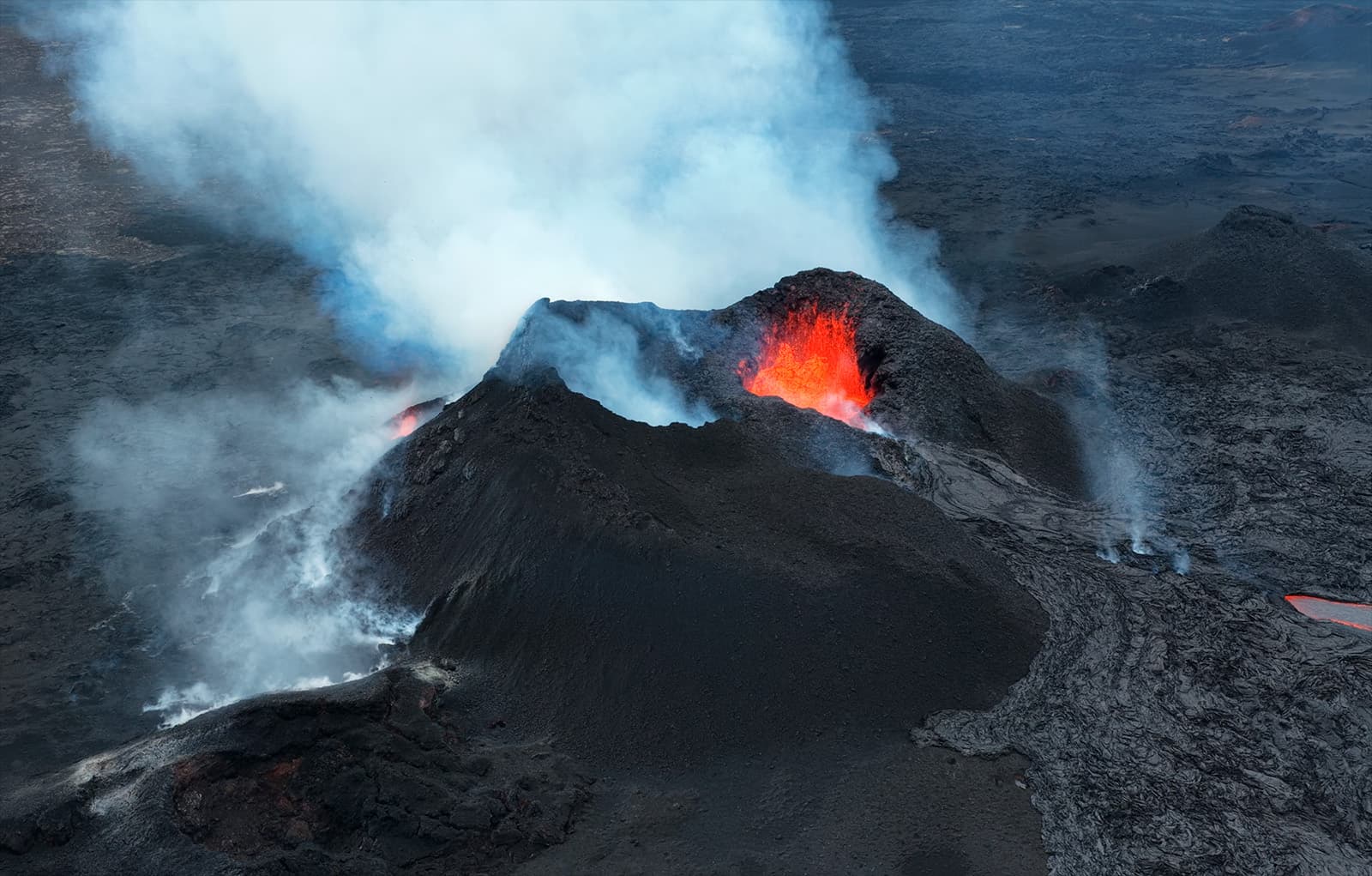 Erupción del volcán Fagradalsfjall en la península de Reykjanes, Islandia — lava activa julio 2026