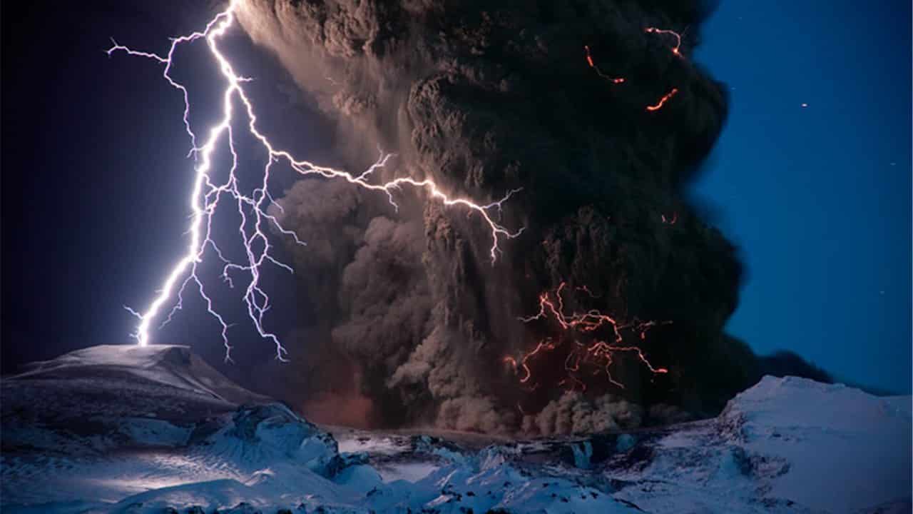Eyjafjallajokull erupcion rayos - Los Volcanes en Islandia