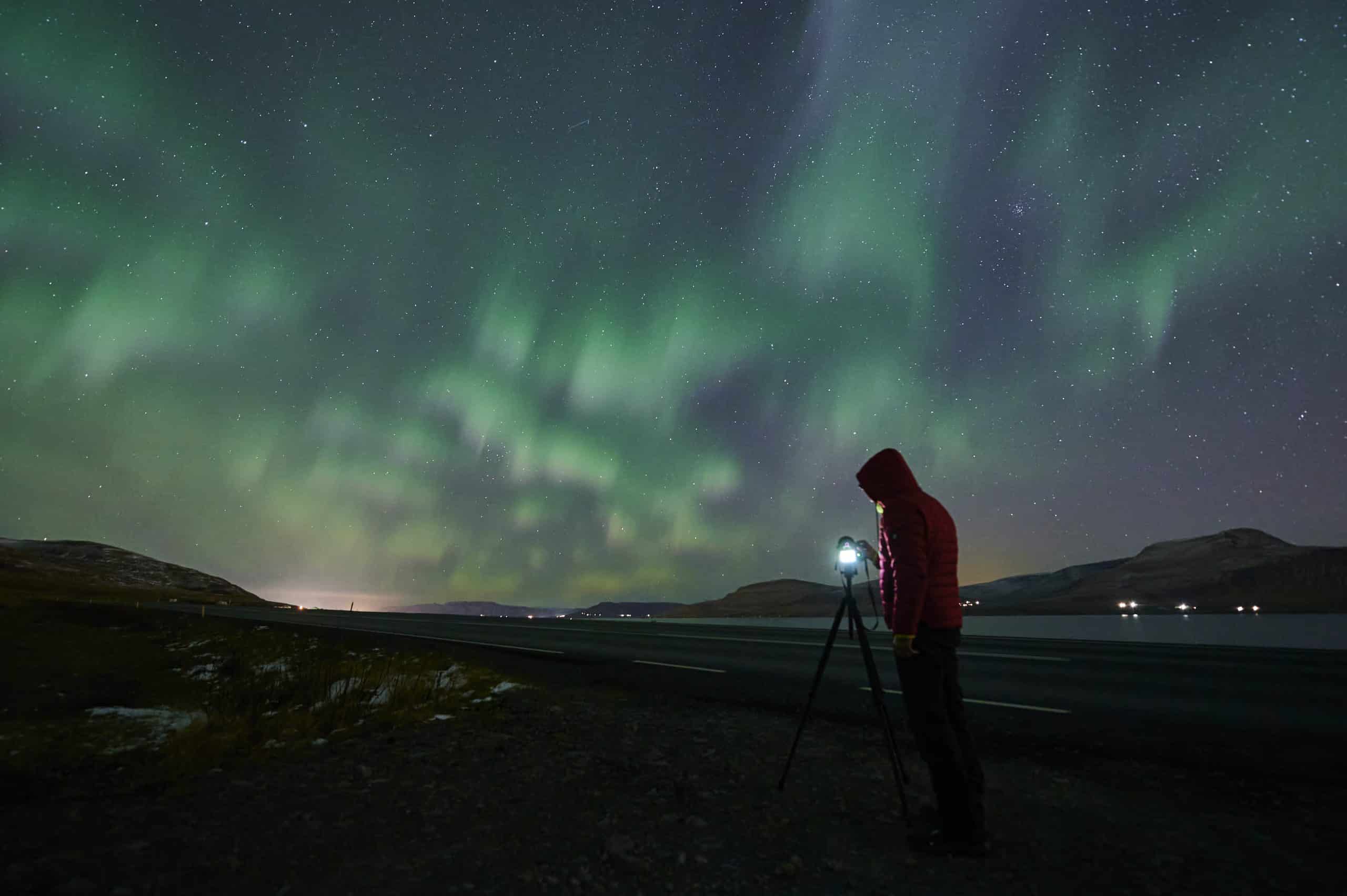 Fotografiando auroras scaled - La Aurora Boreal en Islandia