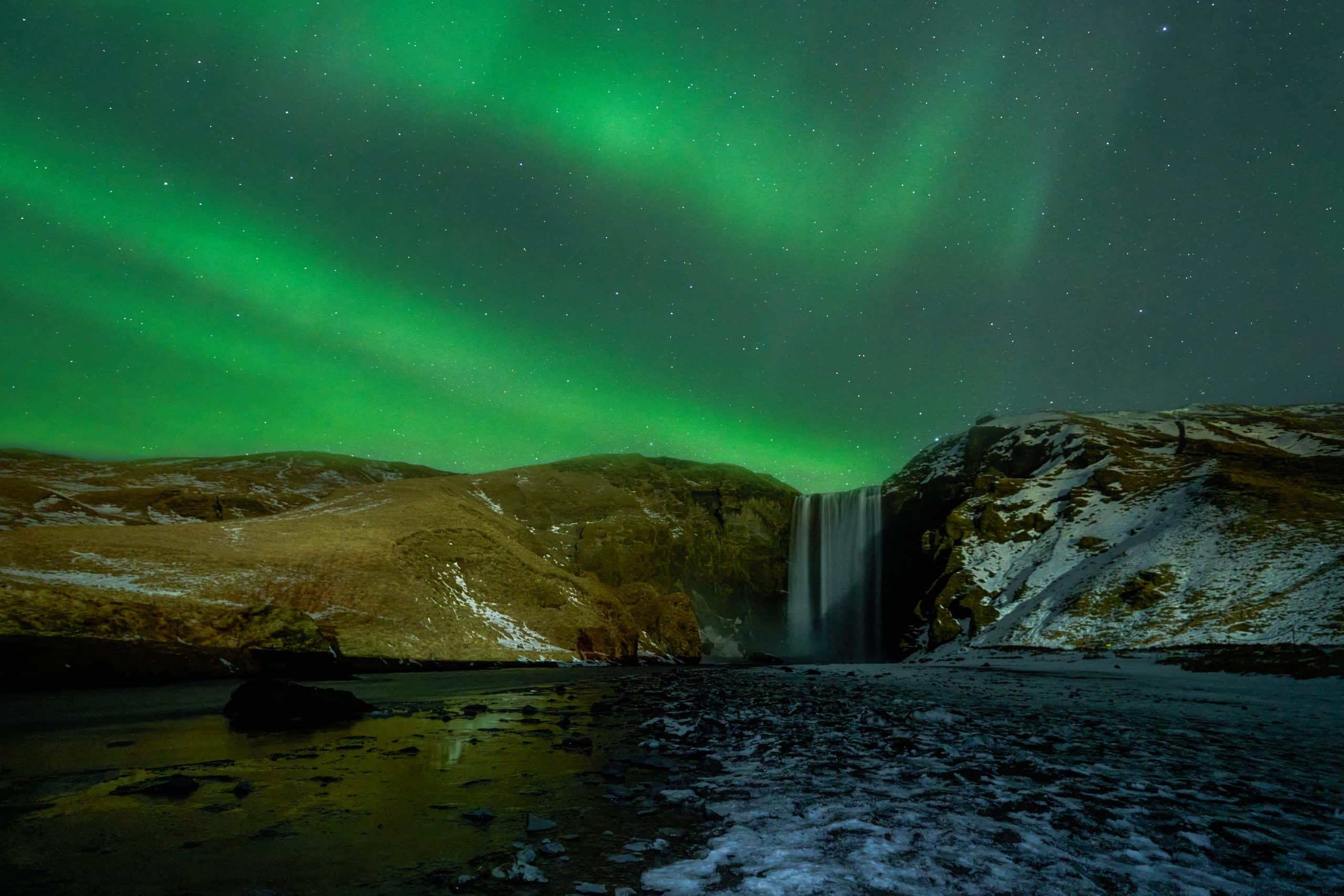 Aurora Skogafossno transmite nada scaled - Skogafoss