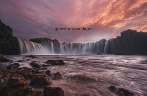 Godafoss 300x196 - Que ver en Islandia