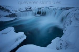 Godafoss adobestock 300x200 - Que ver en Islandia