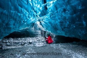 Lucius in the cave 300x198 - Que ver en Islandia