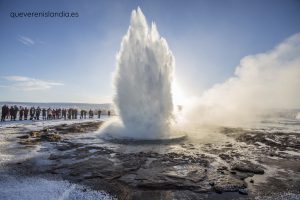 geysir AdobeStock 149814285 1 300x200 - Que ver en Islandia