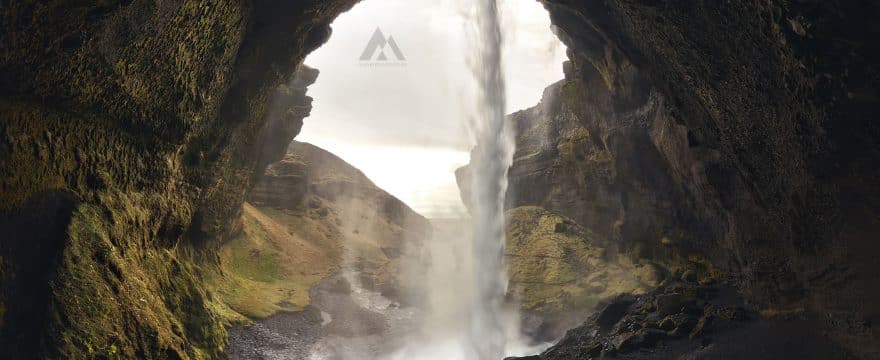 cascada escondida tesoro de kvernufoss