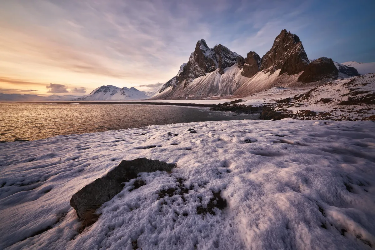Montaña de Eystrahorn en la península de Hvalnes, uno de los paisajes más fotogénicos de Islandia