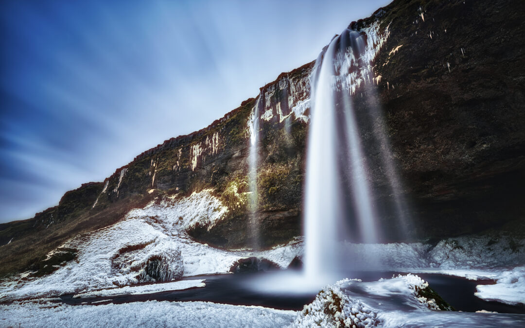 Seljalandsfoss: la cascada que puedes rodear por detrás