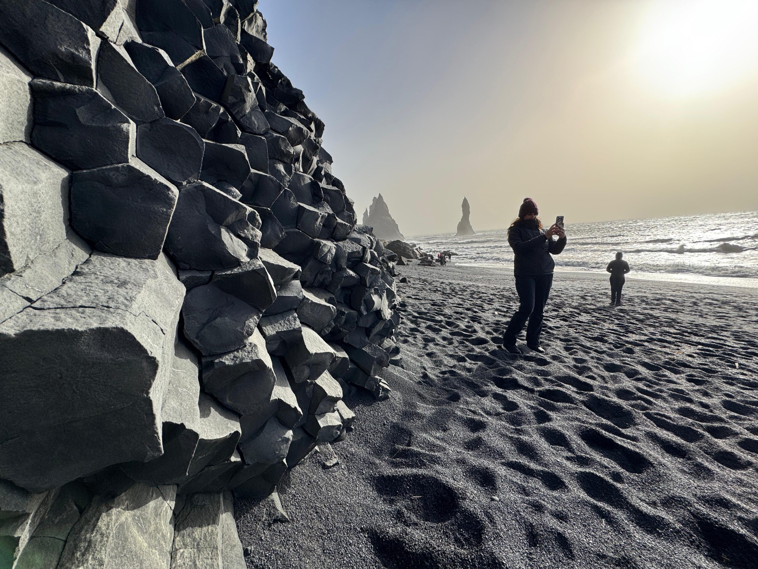 halsanefshellir columnas basalto hexagonal playa negra reynisfjara